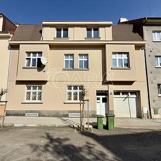 Prodej rodinného domu 440 m&sup2; Slaný