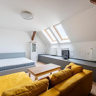 Pronájem bytu 2+kk 62 m&sup2; Praha