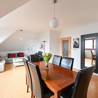 Prodej bytu 3+1 84 m² Jesenice, Platanová