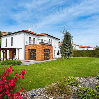 Pronájem vily 364 m² Statenice