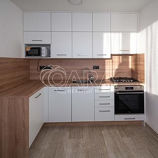 Pronájem bytu 3+1 68 m² Praha Prosek, Jablonecká