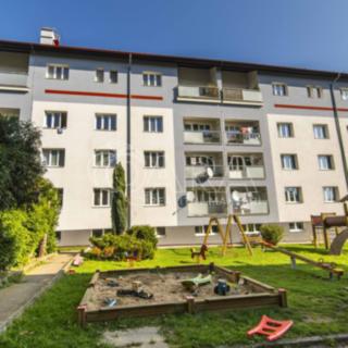 Prodej bytu 2+kk 41 m² Davle, Sídliště