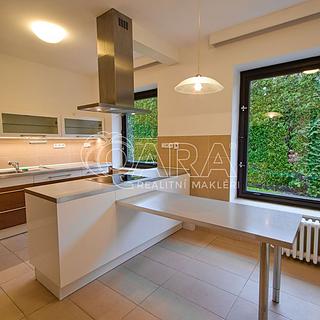Pronájem rodinného domu 417 m&sup2; Praha