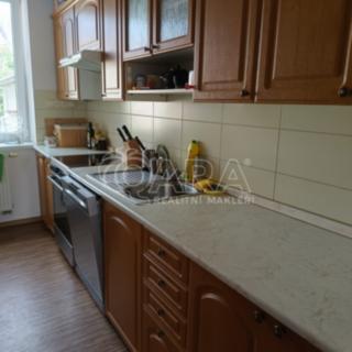 Pronájem bytu 3+1 70 m² Bystřice, Ješutovo náměstí