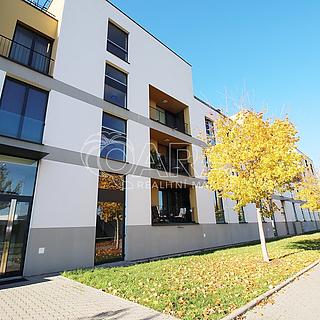 Pronájem bytu 3+kk 77 m² Praha
