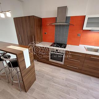 Pronájem bytu 2+1 76 m² Moravská, Zámecká
