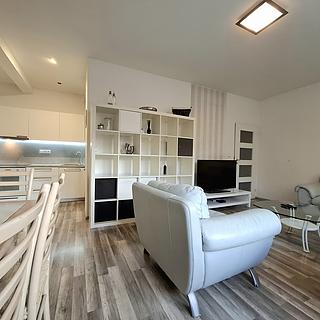 Pronájem bytu 2+kk 65 m² Hradec Králové