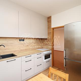 Pronájem bytu 3+1 77 m² Praha