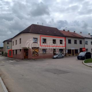Pronájem bytu 3+1 70 m² Bystřice, Ješutovo náměstí
