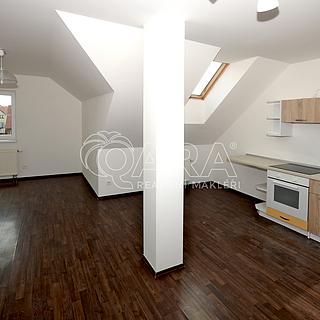 Pronájem bytu 3+kk 95 m&sup2; Holubice