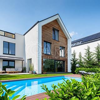 Prodej rodinného domu 219 m&sup2; Statenice