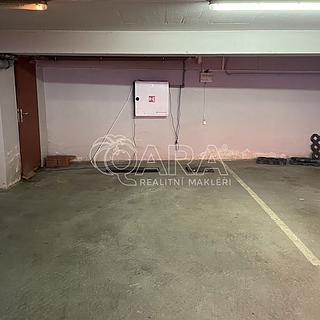 Pronájem garáže 12 m² Praha Vršovice, Krymská