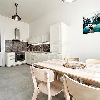 Pronájem bytu 2+1 85 m&sup2; Praha