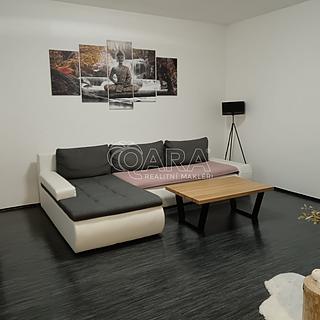 Pronájem bytu 2+1 72 m² Zlín Prštné, Náves
