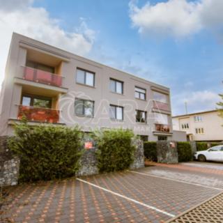 Pronájem bytu 1+1 37 m² Praha Újezd nad Lesy, Sudějovická