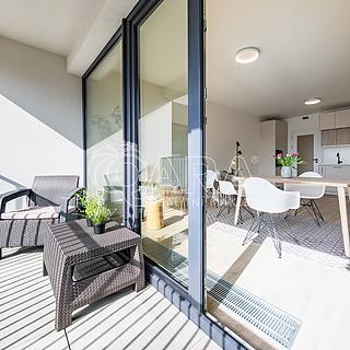 Pronájem bytu 1+kk a garsoniéry 39 m² Praha Hloubětín, Poděbradská