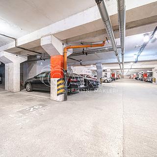 Pronájem parkovacího místa 11 m² Praha