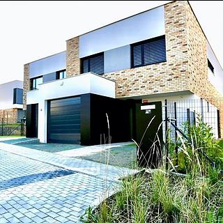 Pronájem rodinného domu 170 m² Praha