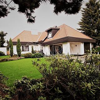 Pronájem rodinného domu 417 m² Praha