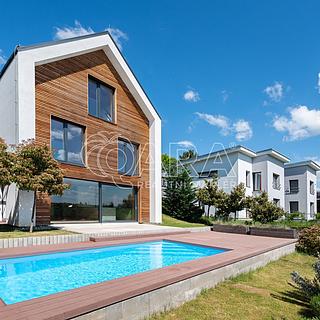 Prodej rodinného domu 270 m&sup2; Statenice