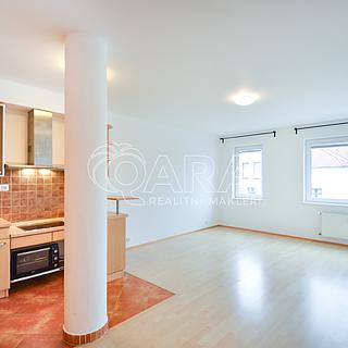 Pronájem bytu 1+kk a garsoniéry 36 m² Praha Prosek, Nad šestikopy