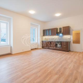 Pronájem bytu 4+kk 93 m²