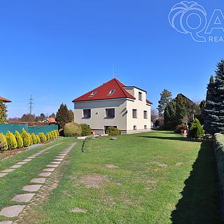 Prodej bytu 5+1 a více 210 m&sup2; Statenice