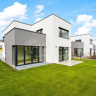 Prodej rodinného domu 288 m&sup2; Praha