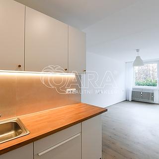 Pronájem bytu 2+kk 43 m² Praha Kobylisy, Famfulíkova