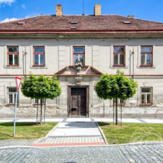 Prodej rodinného domu 1400 m² Zásmuky