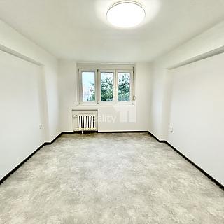 Pronájem bytu 4+1 75 m² Praha