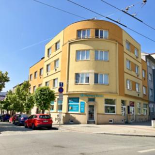 Pronájem bytu 1+kk a garsoniéry 33 m² Plzeň Doubravka, Habrmannovo náměstí