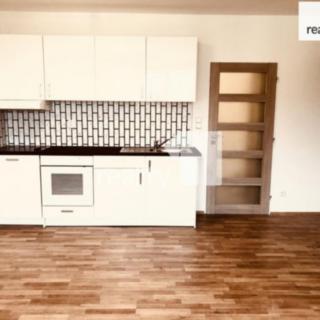 Pronájem bytu 4+kk 84 m² Praha