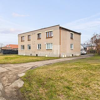 Prodej bytu 3+1 88 m² Veltruby, Bytovky