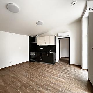 Pronájem bytu 1+kk a garsoniéry 34 m² Praha Michle, Michelská