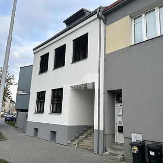 Pronájem bytu 2+1 55 m² Holešov