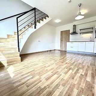 Pronájem bytu 3+kk 77 m² Jeneč