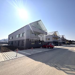 Pronájem bytu 1+kk a garsoniéry 32 m² Dobřichovice, Pražská