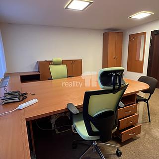 Pronájem kanceláře 27 m² Karlovy Vary Dvory, Chebská