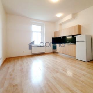 Pronájem bytu 1+kk, garsoniery 32 m² Praha