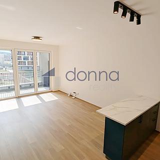 Pronájem bytu 1+kk a garsoniéry 35 m² Praha Hloubětín, Poděbradská