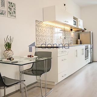 Pronájem bytu 2+kk 52 m² Praha Vinohrady, Vinohradská