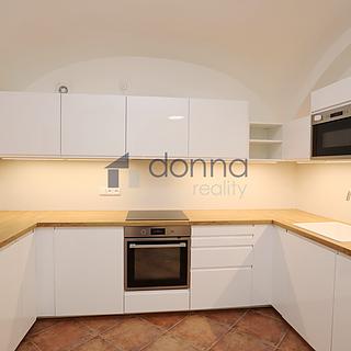 Pronájem bytu 2+1 75 m² Praha Hradčany, Úvoz