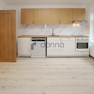 Pronájem bytu 4+kk 71 m&sup2; Praha