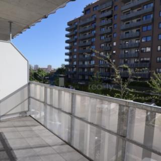 Pronájem bytu 1+kk a garsoniéry 38 m² Praha Strašnice, Zvěřinova
