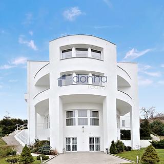 Pronájem vily 839 m&sup2; Praha