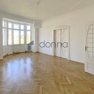 Pronájem bytu 3+1 120 m² Praha Smíchov, náměstí 14. října