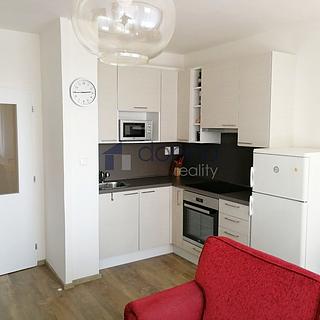 Pronájem bytu 2+kk 44 m² Praha Černý Most, Kpt. Stránského