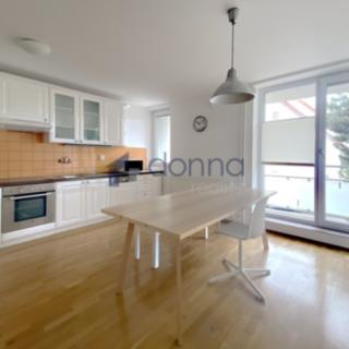 Pronájem rodinného domu 180 m² Praha