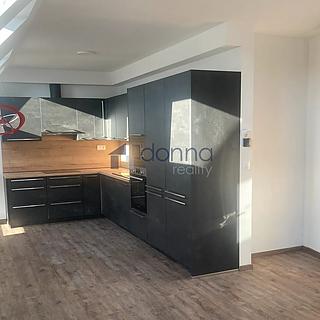 Pronájem bytu 3+kk 70 m² Praha Holešovice, U Uranie